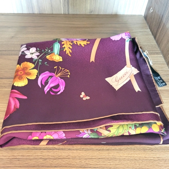 Vintage GUCCI-FLORA collection hand-rolled 100% seta silk scarf - Picture 17 of 17